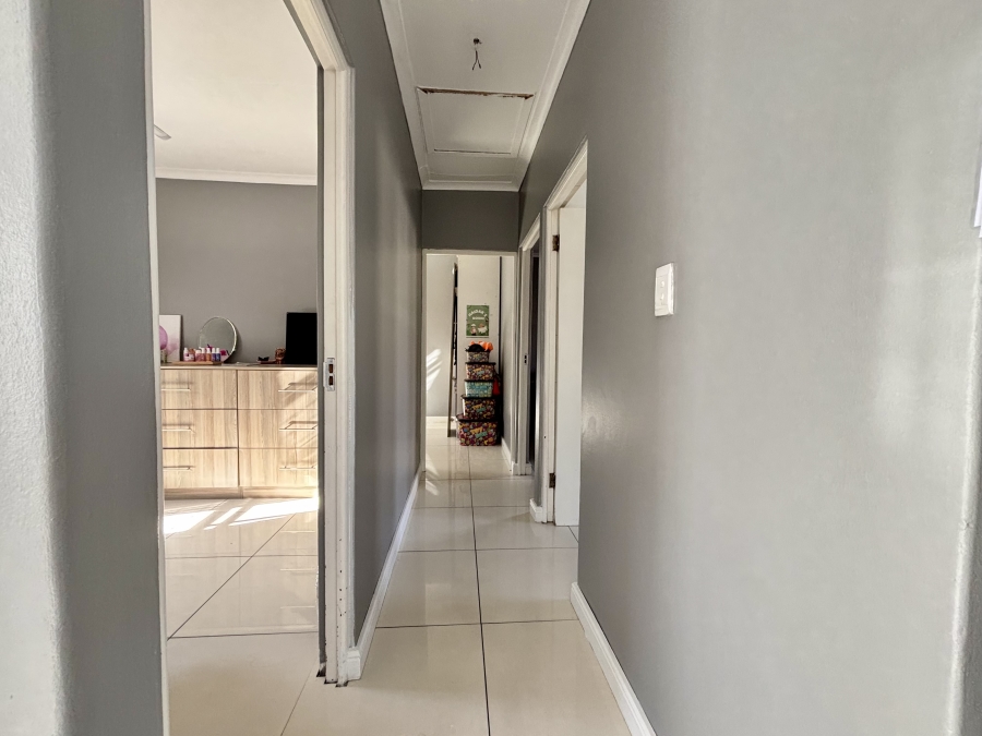 3 Bedroom Property for Sale in Rondevlei Park Western Cape
